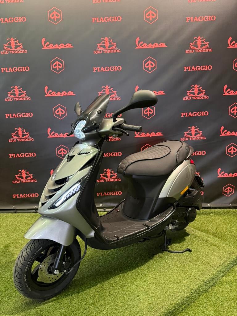 Piaggio Zip 2020 Brom! SP Grijs / RS Zadel / Garantie!, Fietsen en Brommers, Zip, Ophalen of Verzenden, Benzine