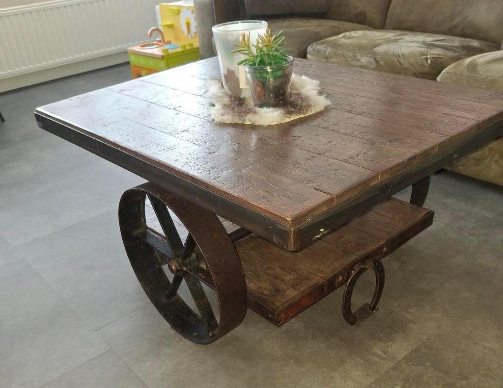 Stoere industriele salontafel voor huiskamer of mancave, Ophalen, 50 tot 100 cm, Metaal, Minder dan 50 cm