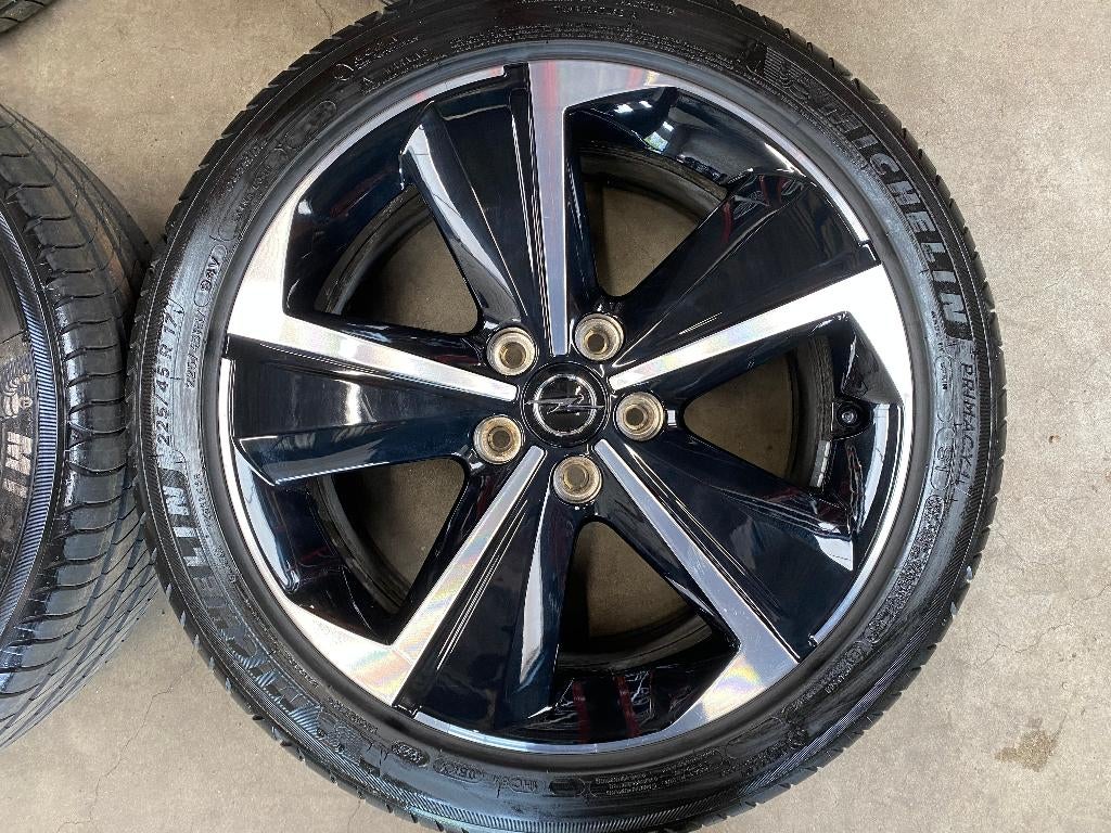 NIEUWE 17 inch originele velgen + zomerbanden Opel Astra L, Auto-onderdelen, Banden en Velgen, Banden en Velgen, Nieuw, 17 inch