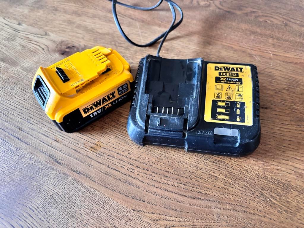 Dewalt accuset 18v 4ah met dcb113 acculader de walt accu, Ophalen of Verzenden, Zo goed als nieuw