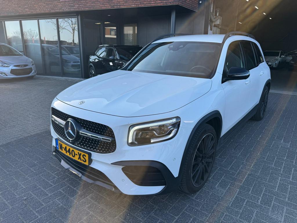 Mercedes-Benz GLB 200 AMG 7PERS AUT SFEER TREKHAAK CAMERA ST, Euro 6, 4 cilinders, 7 stoelen, 14 km/l