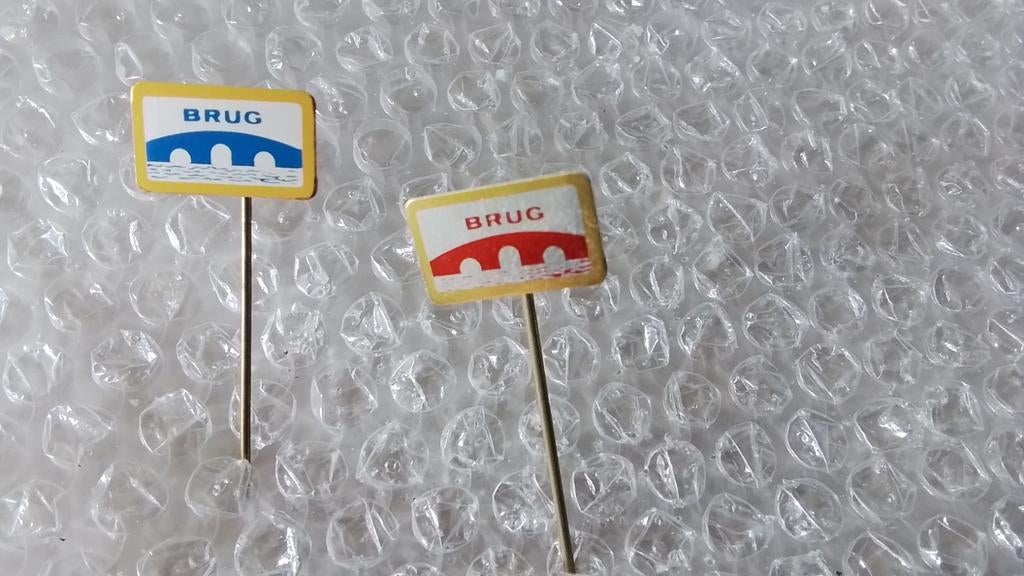 2 verschillende kleuren speldjes brug conserven, Ophalen of Verzenden, Zo goed als nieuw, Overige onderwerpen