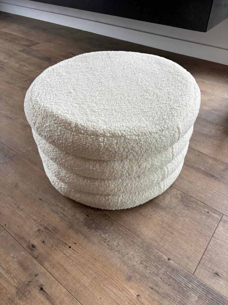 Sierpoef in teddy stof gebroken wit, Ophalen, Minder dan 50 cm, Rond, Zo goed als nieuw