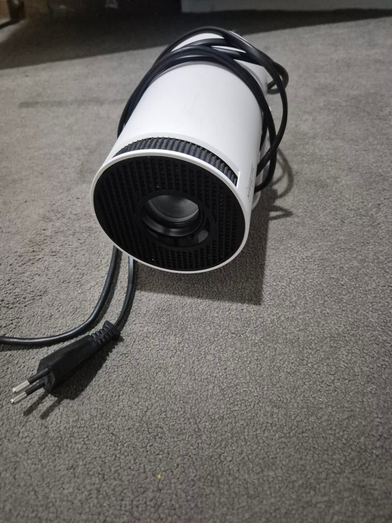 Magecubic beamer met afstandsbediening, Ophalen of Verzenden, Overige resoluties, Magecubic, Gebruikt