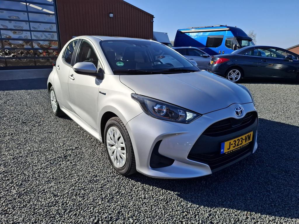 Toyota Yaris YARIS 1.5 HYBRID ACTIVE (bj 2020, automaat), Auto's, Gebruikt, Zwart, Met garantie (alle), 49 €/maand