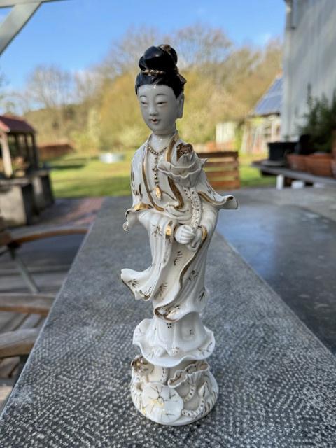 Vintage porseleinen beeldje godin Kwan Yin, Ophalen