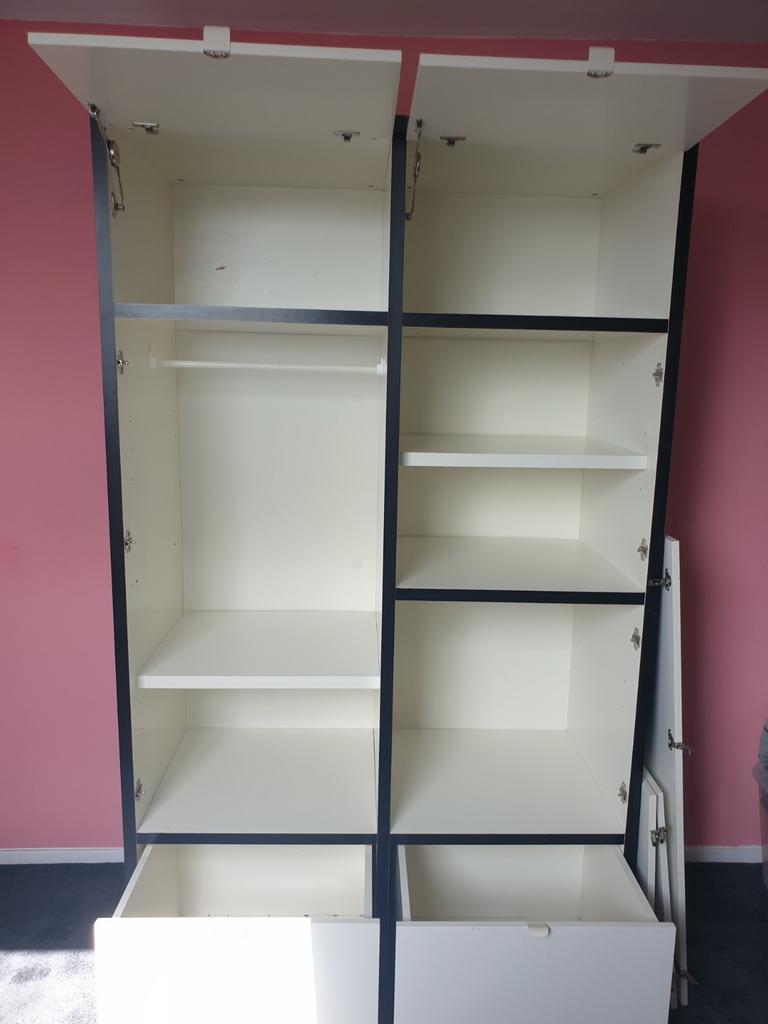 Grote kledingkast wit met zwarte zijkanten, Huis en Inrichting, Ophalen, Gebruikt, 50 tot 75 cm, 200 cm of meer