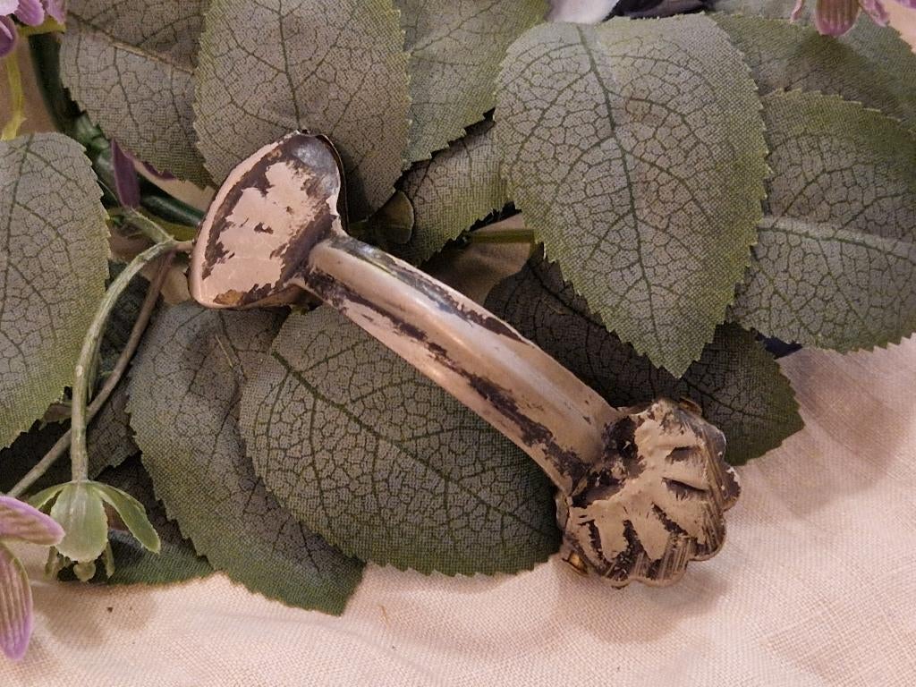 Nostalgische klem- metaal grijs/zilver., Antiek en Kunst, Curiosa en Brocante, Verzenden