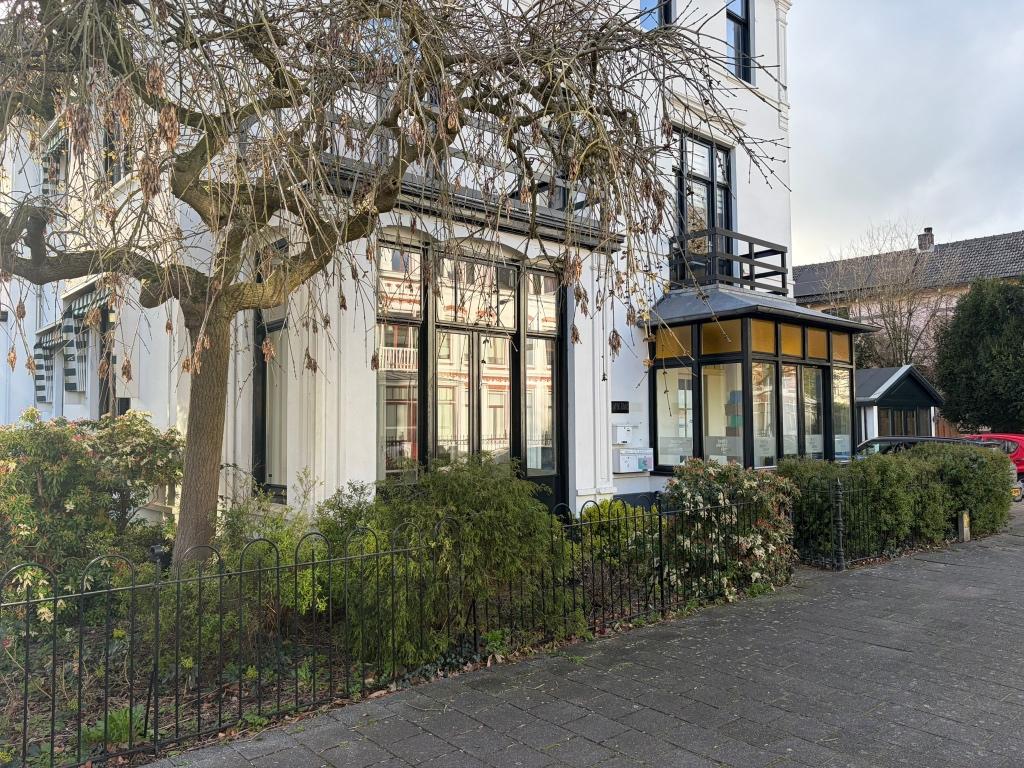 Kantoorruimte te huur in prachtige kantoorvilla in Hilversum, Zakelijke goederen, Bedrijfs Onroerend goed, 20 m², Huur, Kantoorruimte