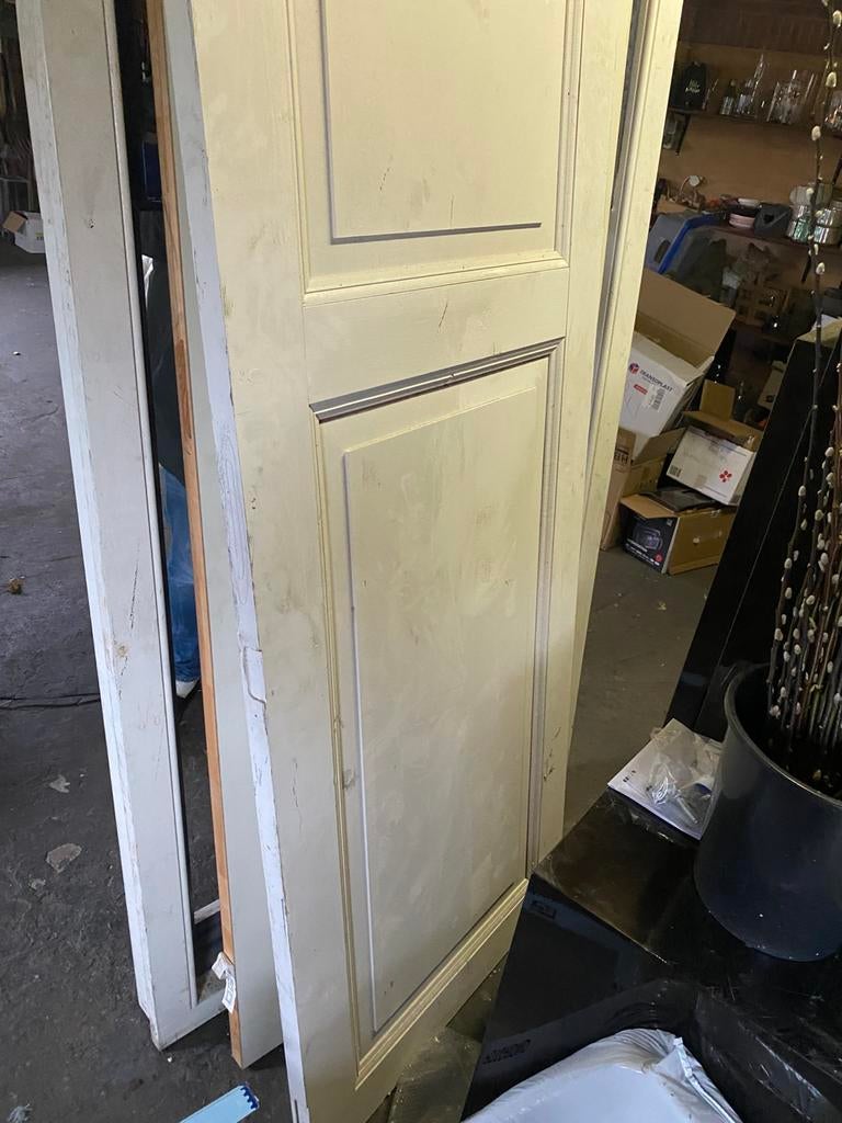 Aangeboden twee houten paneeldeuren, Doe-het-zelf en Verbouw, Deuren en Horren, Ophalen of Verzenden, Gebruikt, Binnendeur, 215 cm of meer