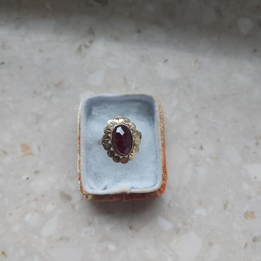 Ring goud Vintage, Sieraden, Tassen en Uiterlijk, Ringen, 18 tot 19, Ophalen of Verzenden, Zo goed als nieuw, Met edelsteen