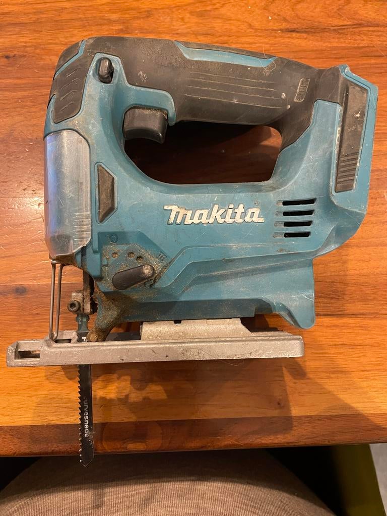 Makita 14,4 V Decoupeerzaag D-greep Zonder accu's en lader, in Mbox