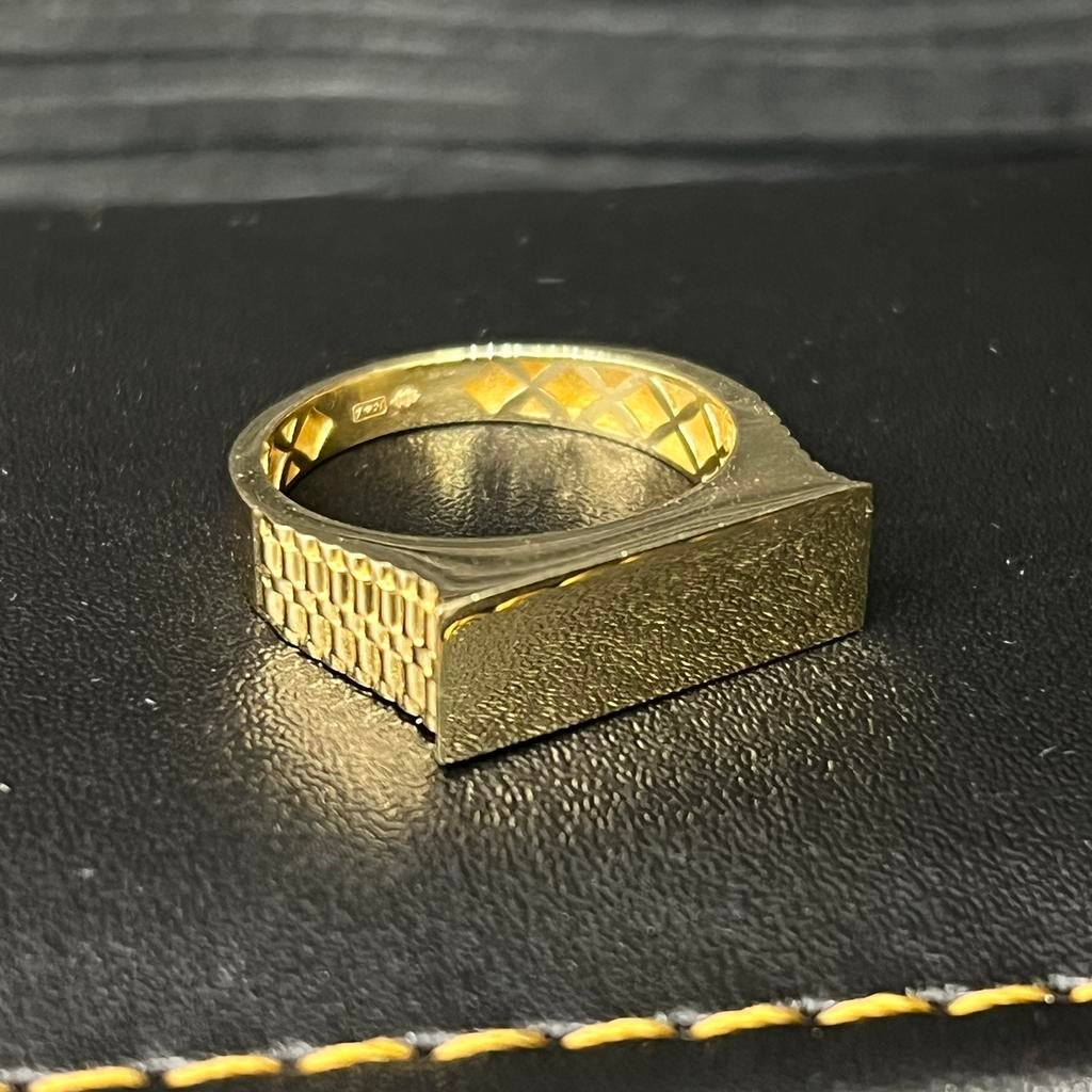 14 karaat gouden ring zegelring prachtig model, Ophalen of Verzenden, Zo goed als nieuw, Goud, Dame