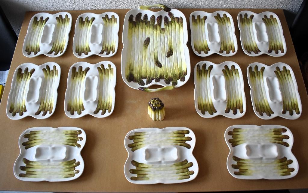 Asperge serveerschaal plus 11 borden Este Italië, Huis en Inrichting, Keuken | Servies, Ophalen of Verzenden, Zo goed als nieuw