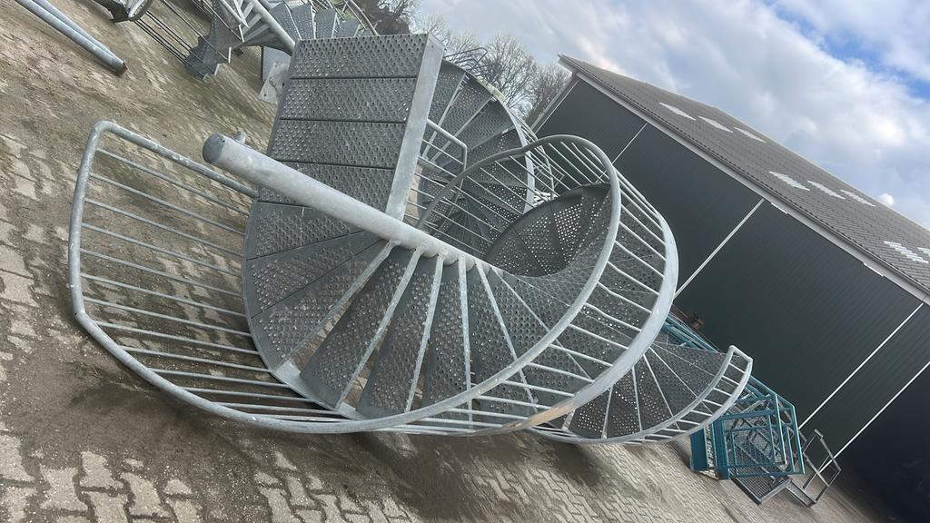 Wenteltrap 4.5 meter spiltrap, Ophalen of Verzenden, 2 tot 4 meter