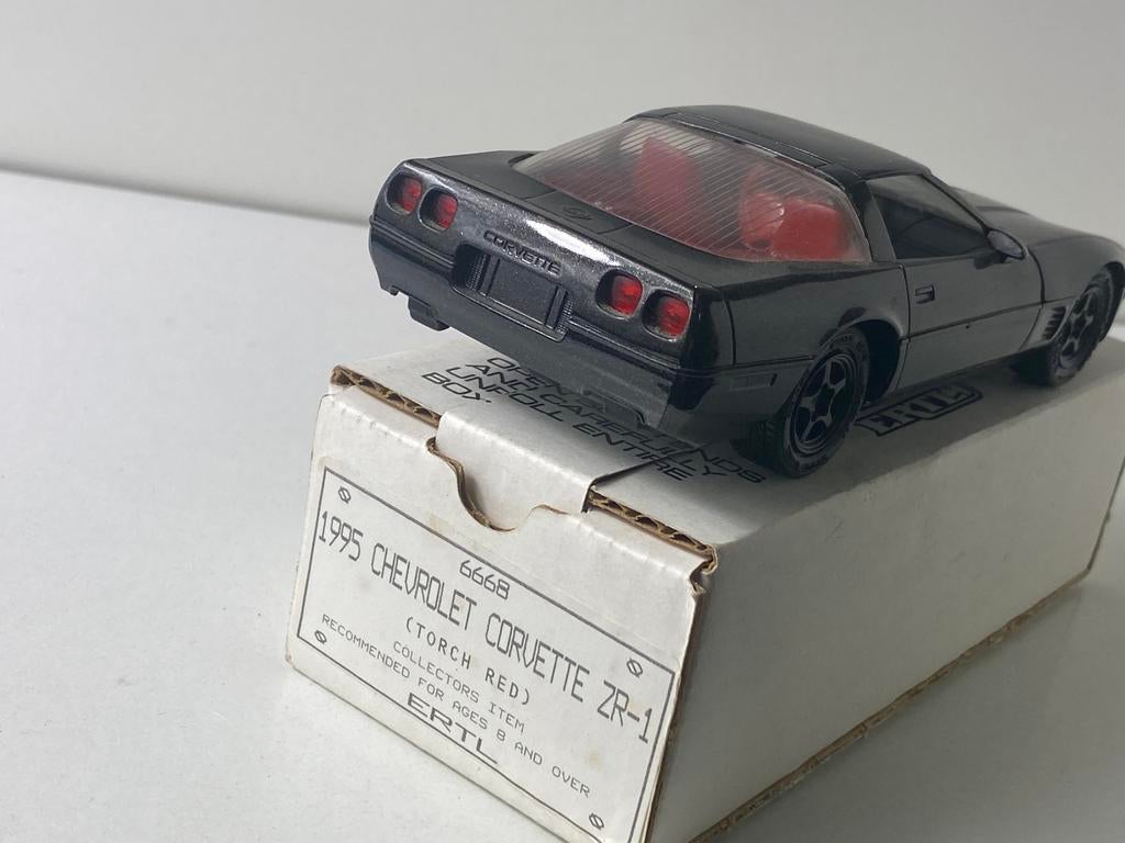 1:24 CHEVROLET CORVETTE ZR1- GM/factory promo+ box and decal, Hobby en Vrije tijd, Modelauto's | 1:24, Ophalen of Verzenden, Auto