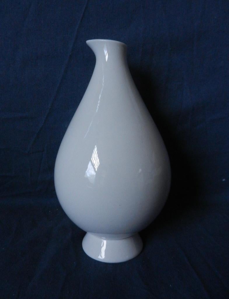 Porselein witte schenkkan / kruik P Regout Maastricht h 18,3, Ophalen of Verzenden