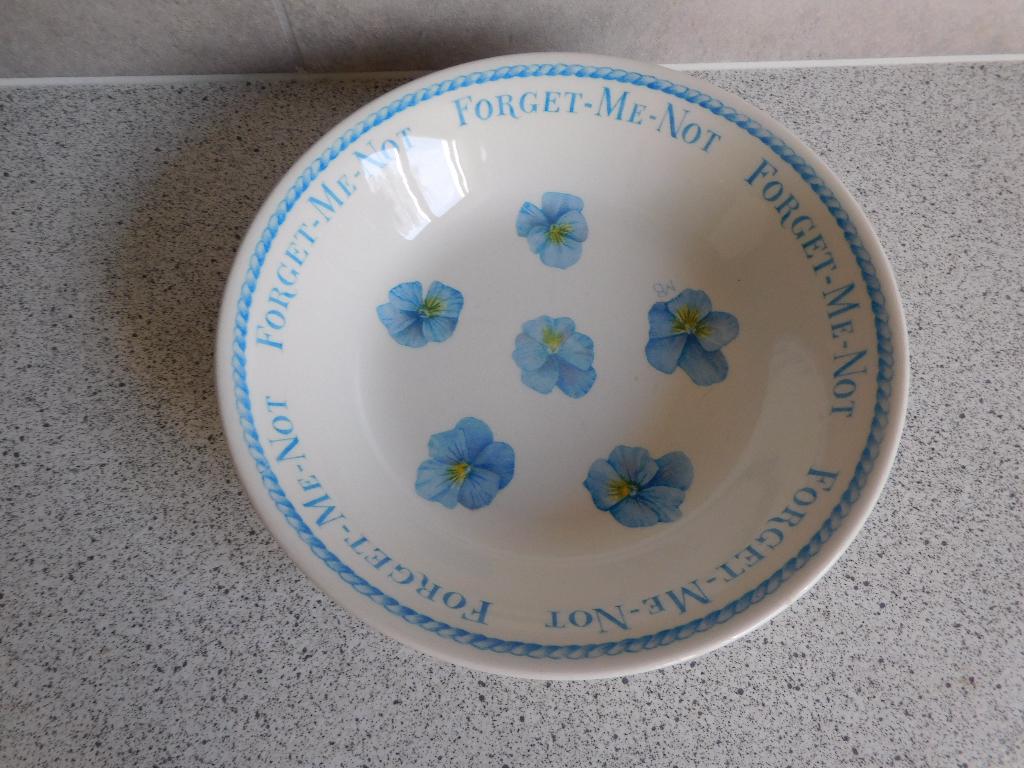 Schaal 18 cm. Forget me Not Libelle by Marjolein Bastin, Ophalen of Verzenden, Overige stijlen, Aardewerk, Schaal of Schalen