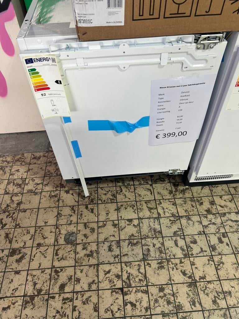 Onderbouw koelkast deur op deur nieuw 134l Zanussi, Zonder vriesvak, Minder dan 85 cm, Zanussi, 100 tot 150 liter