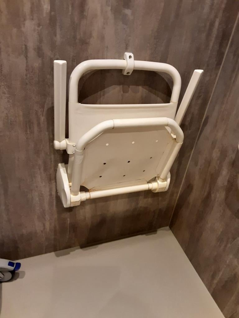 Douchezitje  (Aluminium)  ( thans gedemonteerd), Ophalen