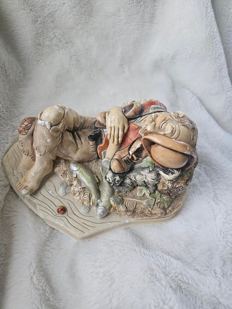 Naturecraft Visser Beeldje #824 - Slapende Visser, Ophalen of Verzenden