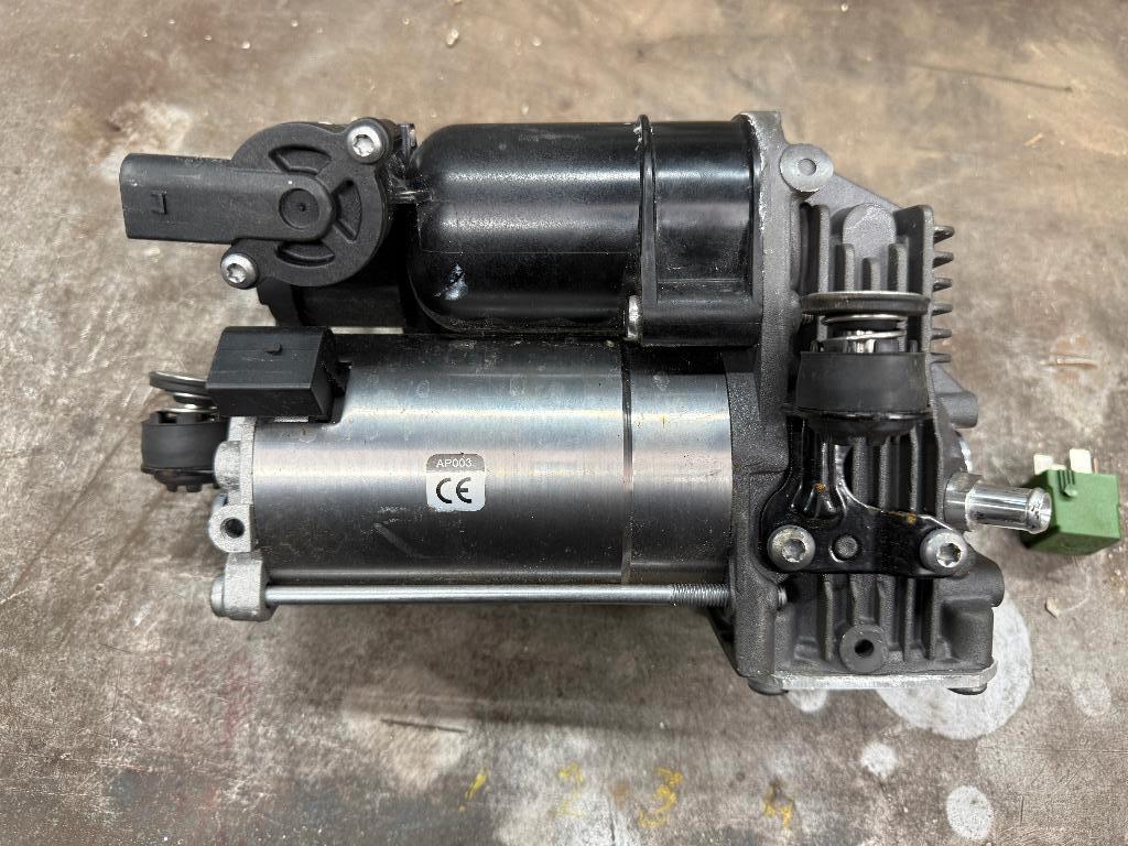airmatic luchtcompressor Mercedes W106 met relais, Ophalen of Verzenden, Gebruikt, Mercedes-Benz