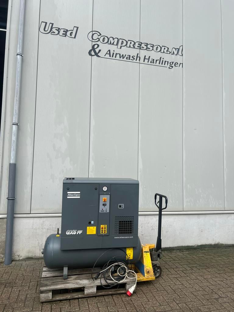 Schroefcompressor met ketel en vriesdroger, Ophalen, Gebruikt, 400 tot 800 liter/min, Geluidgedempt