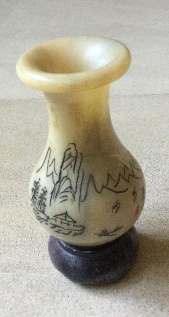 Miniatuur Chinees speksteen vaasje uit  Xiushan begin 1900, Antiek en Kunst, Kunst | Niet-Westerse kunst, Ophalen of Verzenden