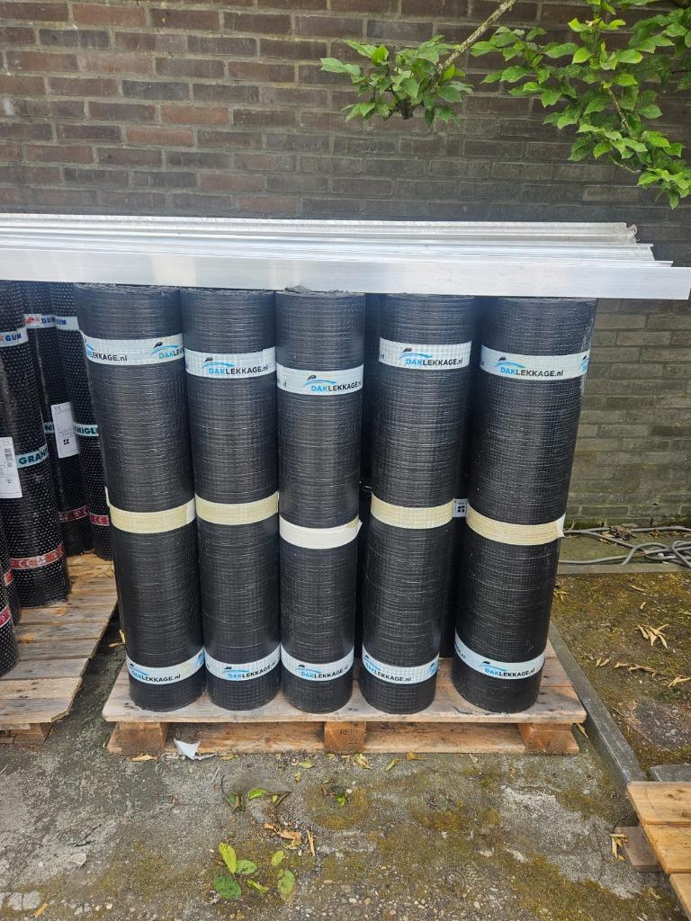 Toplaag mineraal dakbedekking € 5,- per meter, Ophalen, Overige materialen, Info@dakrollengigant.nl, Zwart