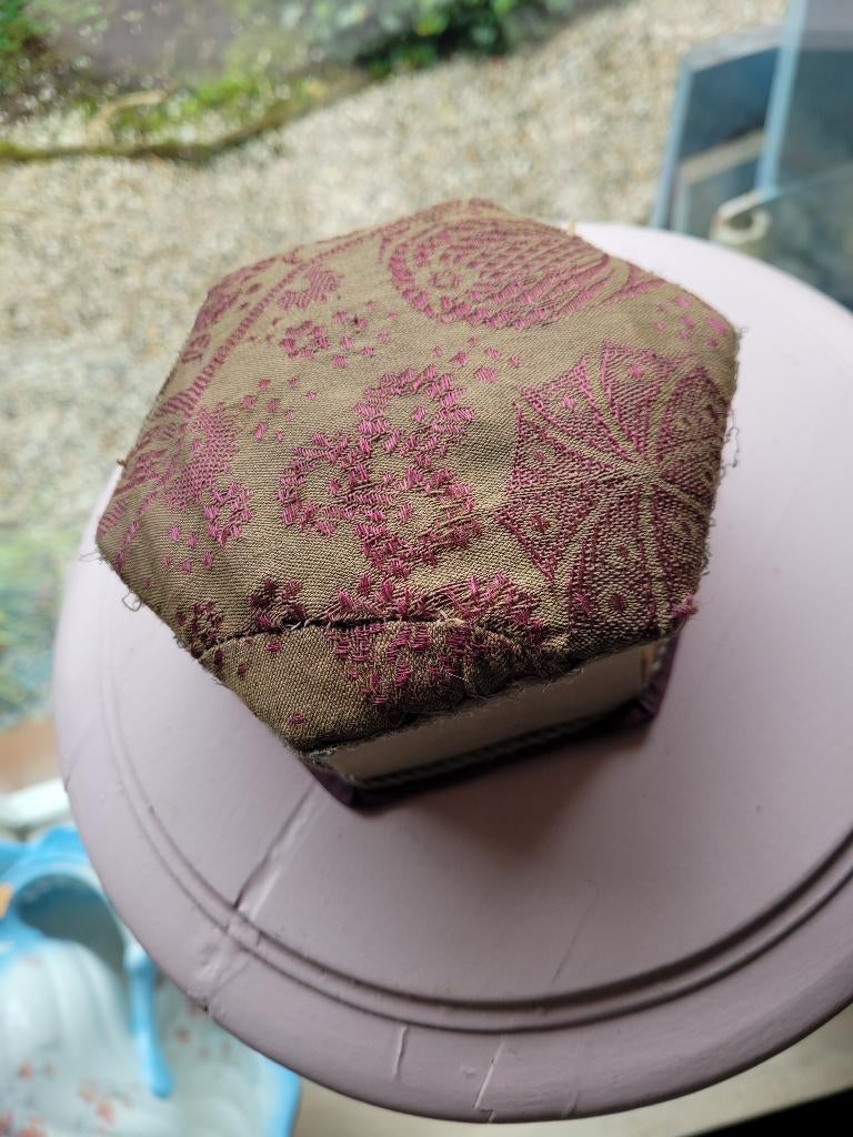 Antiek klein Frans stoffen doosje sierraden doosje