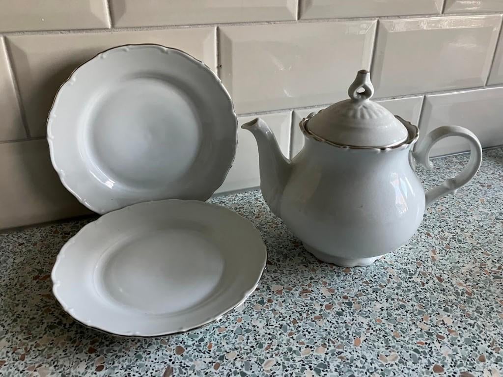 MZ Czechoslovakia koffiepotje met twee ontbijtbordjes, Ophalen of Verzenden