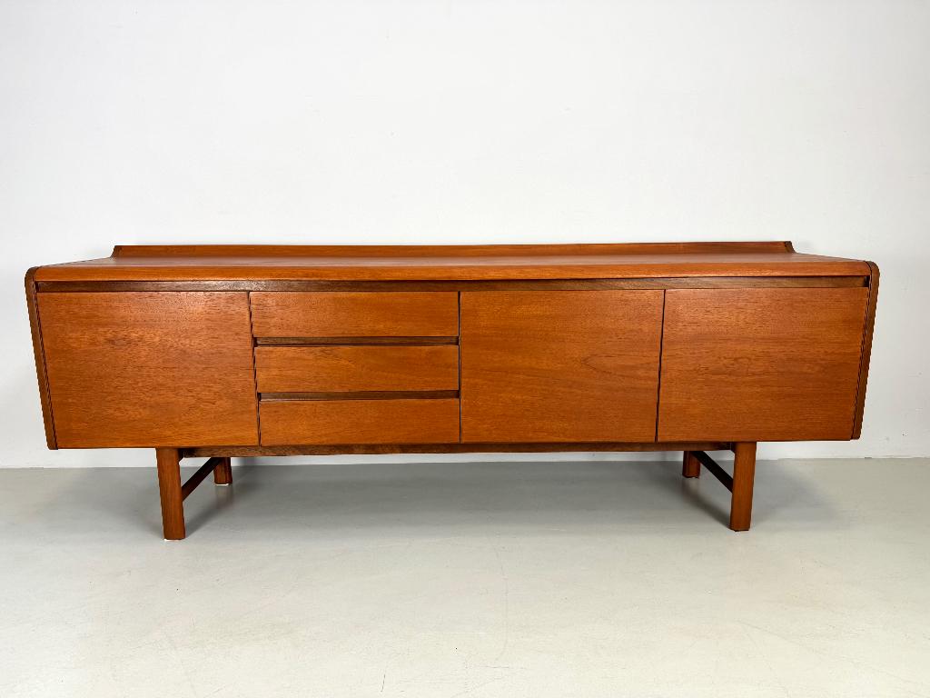 Vintage dressoir White & Newton SALE., Huis en Inrichting, Kasten | Dressoirs, Verzenden, 150 tot 200 cm, Teakhout, Zo goed als nieuw