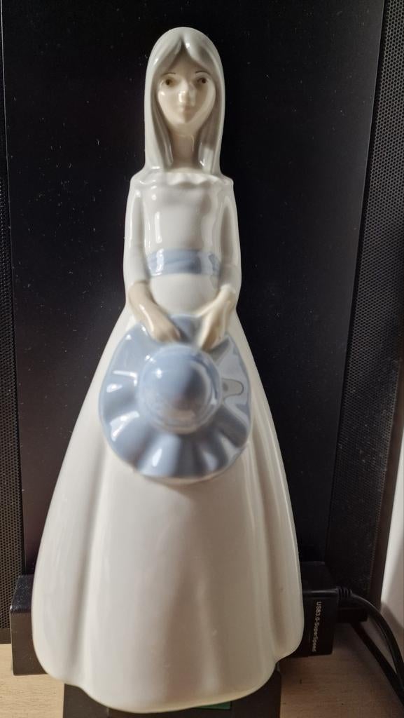 Spaanse Porseleinen Figuur - Meisje met Hoed, Ophalen of Verzenden