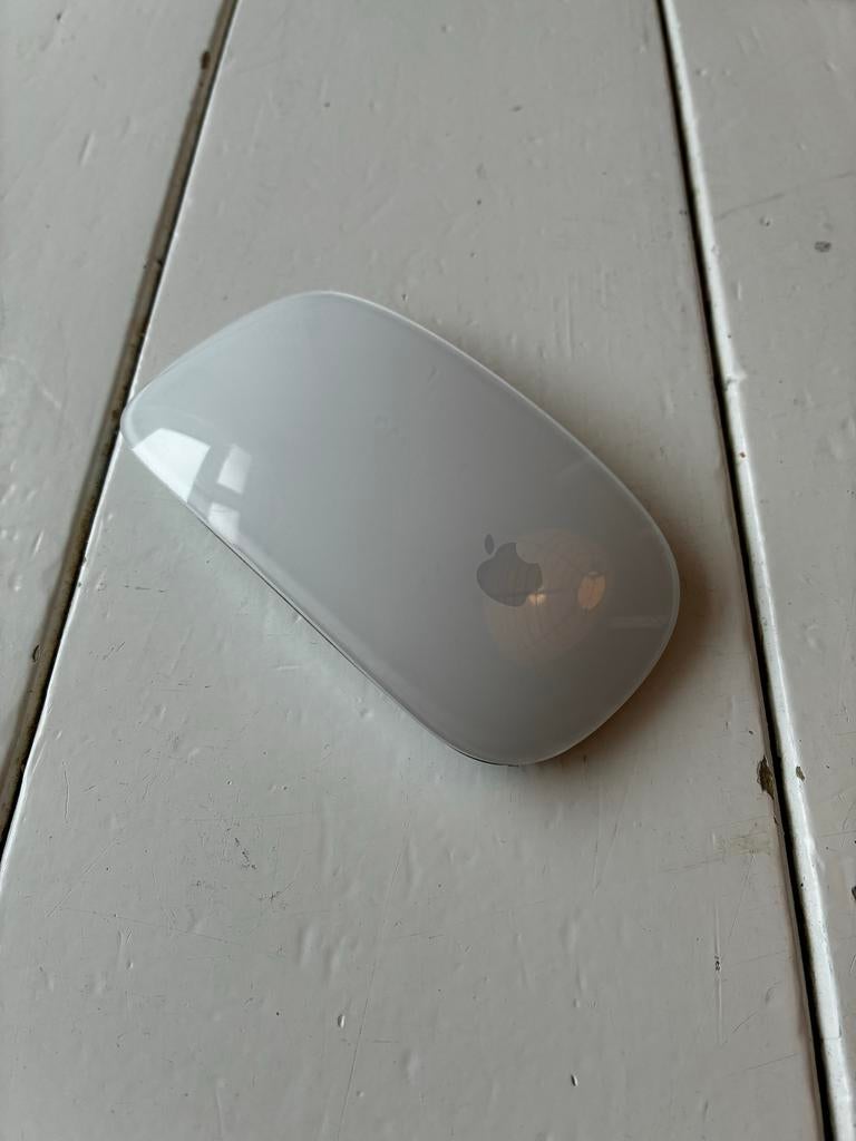 Apple Magic Mouse A1296 - werkt op AA Batterijen, Muis, Rechtshandig, Ophalen of Verzenden, Zo goed als nieuw