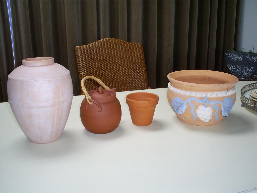 Terracotta bloempotten vaas en theepotje, Gebruikt, Overige kleuren, Aardewerk of Porselein, Ophalen of Verzenden