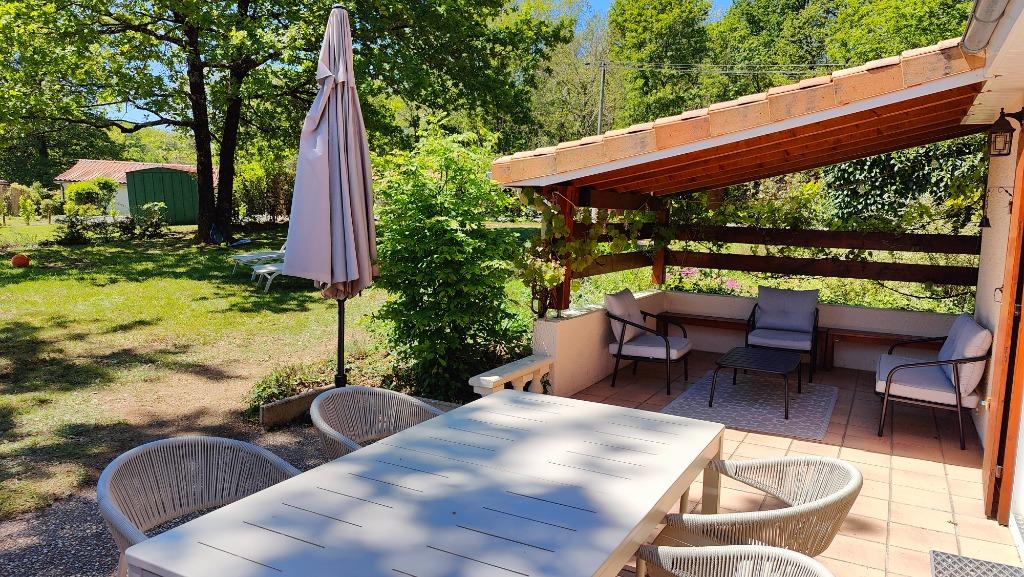 Gerenoveerd vakantiehuisje 4p (+baby) op park in de Charante, Recreatiepark, Open haard, Dordogne, In bos