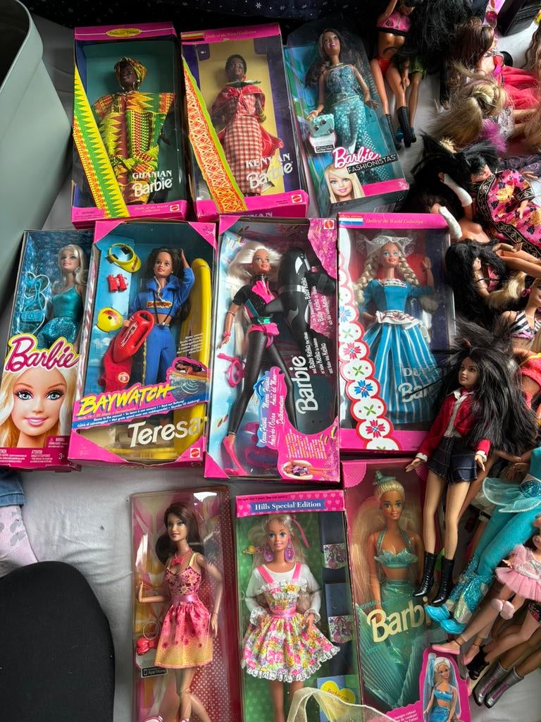 Barbies in doos, Ophalen of Verzenden, Zo goed als nieuw, Pop