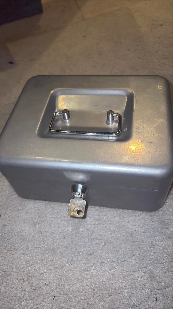 Geld kist je, Verzamelen, Spaarpotten, Ophalen of Verzenden, Gebruikt, Metaal of Blik, Overige thema's