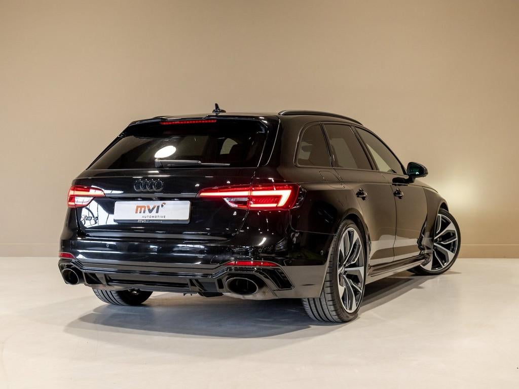 Audi A4 Avant 2.9 TFSI RS 4 quattro / 450pk / Panorama dak /, Automaat, Gebruikt, Met garantie (alle), Zwart