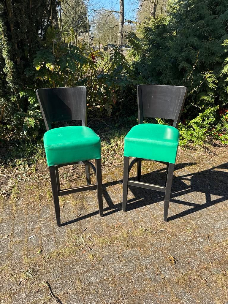 Twee barkrukken met groene zitting, Ophalen, Gebruikt, Met voetsteun, 60 tot 90 cm