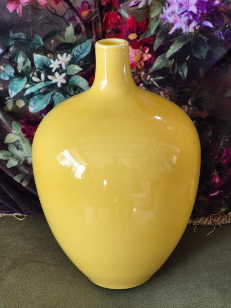 Gave grote gele keramieke vaas van de ikea 30cm hoog, Geel, Aardewerk of Porselein, Ophalen of Verzenden, Zo goed als nieuw