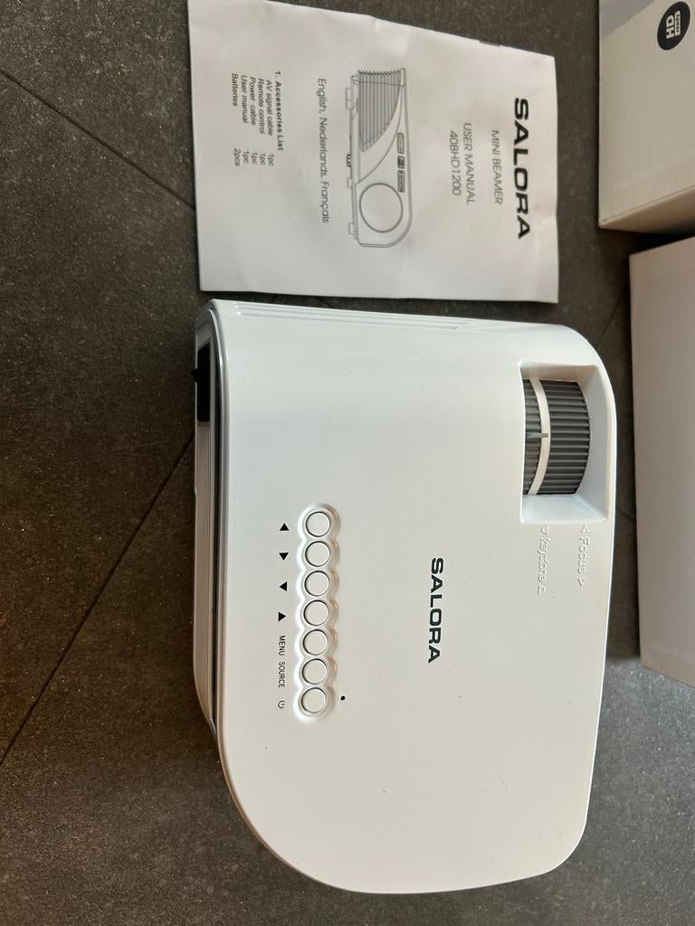 Salora mini beamer LED nieuw in doos, Ophalen of Verzenden, Nieuw, LED, HD (720)