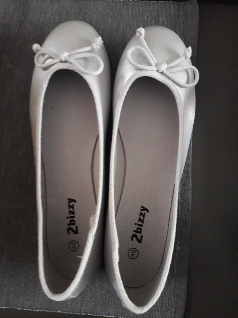 2 paar 2Bizzy flatjes zilver en zwart maat 40, Kleding | Dames, Overige kleuren, Overige typen, Ophalen of Verzenden, Zo goed als nieuw