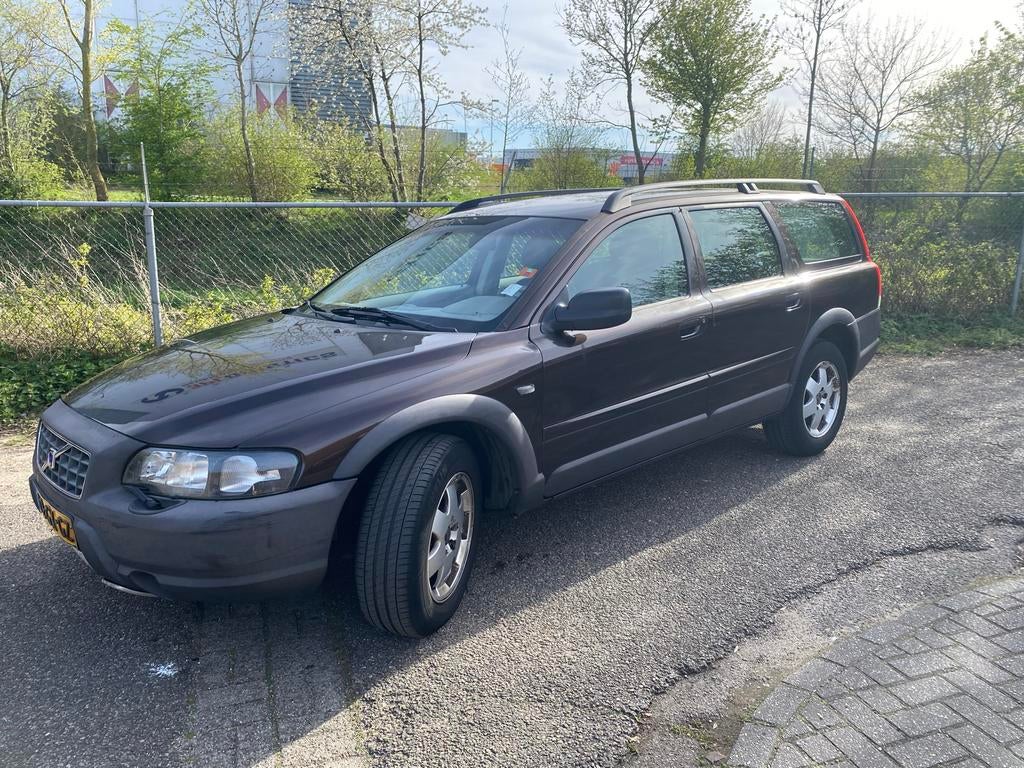 Volvo V70 2.4 T XC 4WD 2001 Bruin, 750 kg, Bruin, Vierwielaandrijving, Particulier