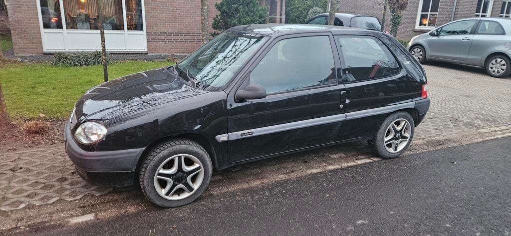 Citroën Saxo 1.1 I 2001 Zwart, Auto's, 600 kg, 4 cilinders, Saxo, Zwart