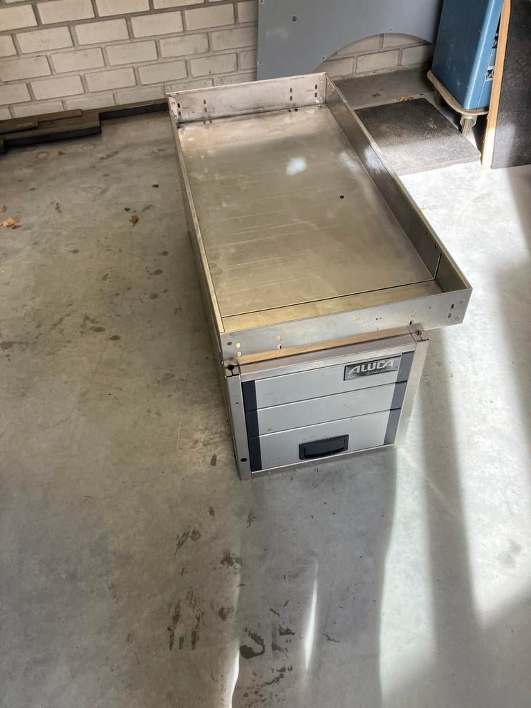 Aluca bedrijfswagen inrichting, Ophalen