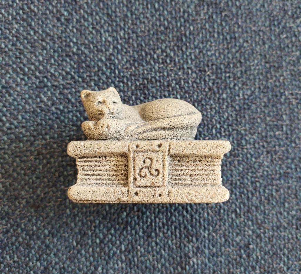 Te Koop Uniek Katten Beeldje op Boek zandsteen 8.95 Weesp, Ophalen of Verzenden