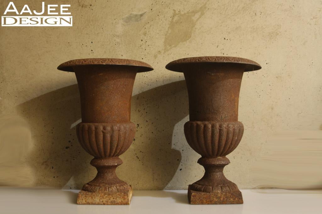 Set van 2 Gietijzeren Jardinières – tuinvazen – Bloempotten, Ophalen of Verzenden, Gebruikt