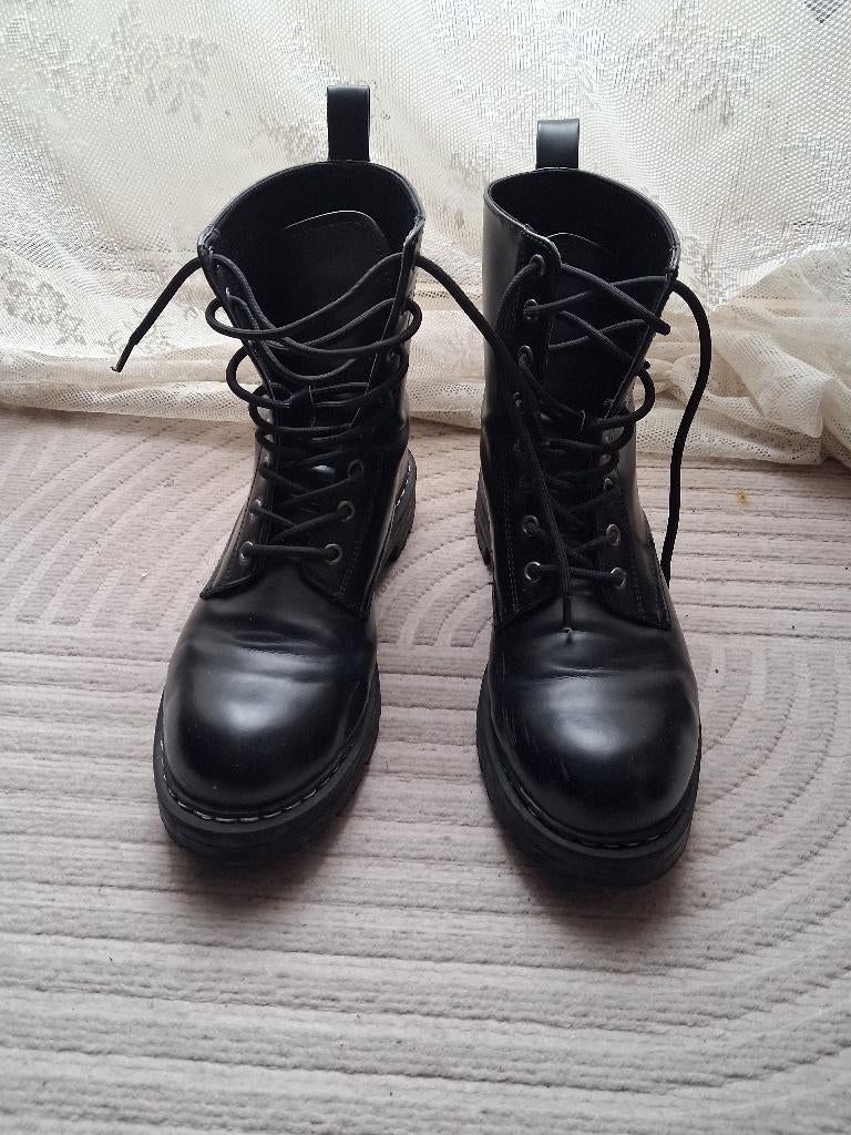 Zwarte, hoge veter schoenen - maat 42, Ophalen, Zo goed als nieuw, Zwart