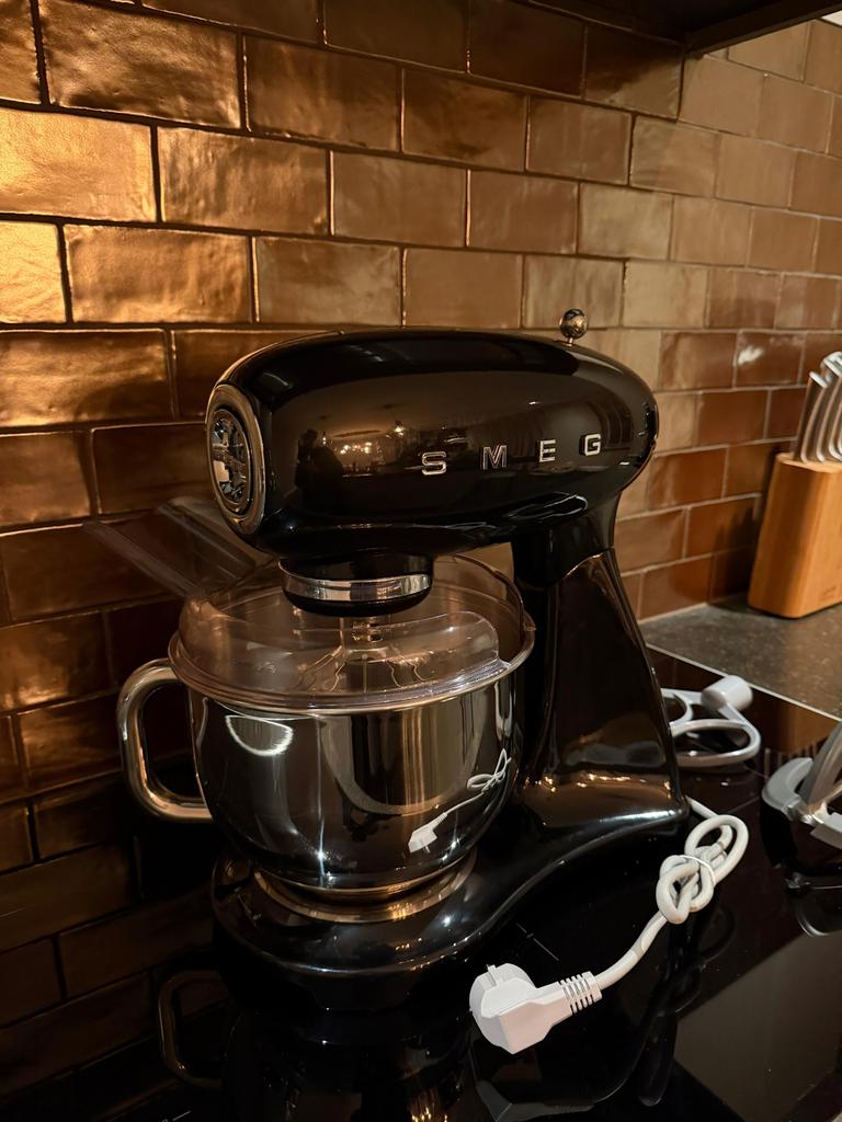 SMEG SMF03BLEU Zwart Keukenmachine - Nieuw, Witgoed en Apparatuur, Keukenmixers, 4 liter of meer, Ophalen of Verzenden, Zo goed als nieuw